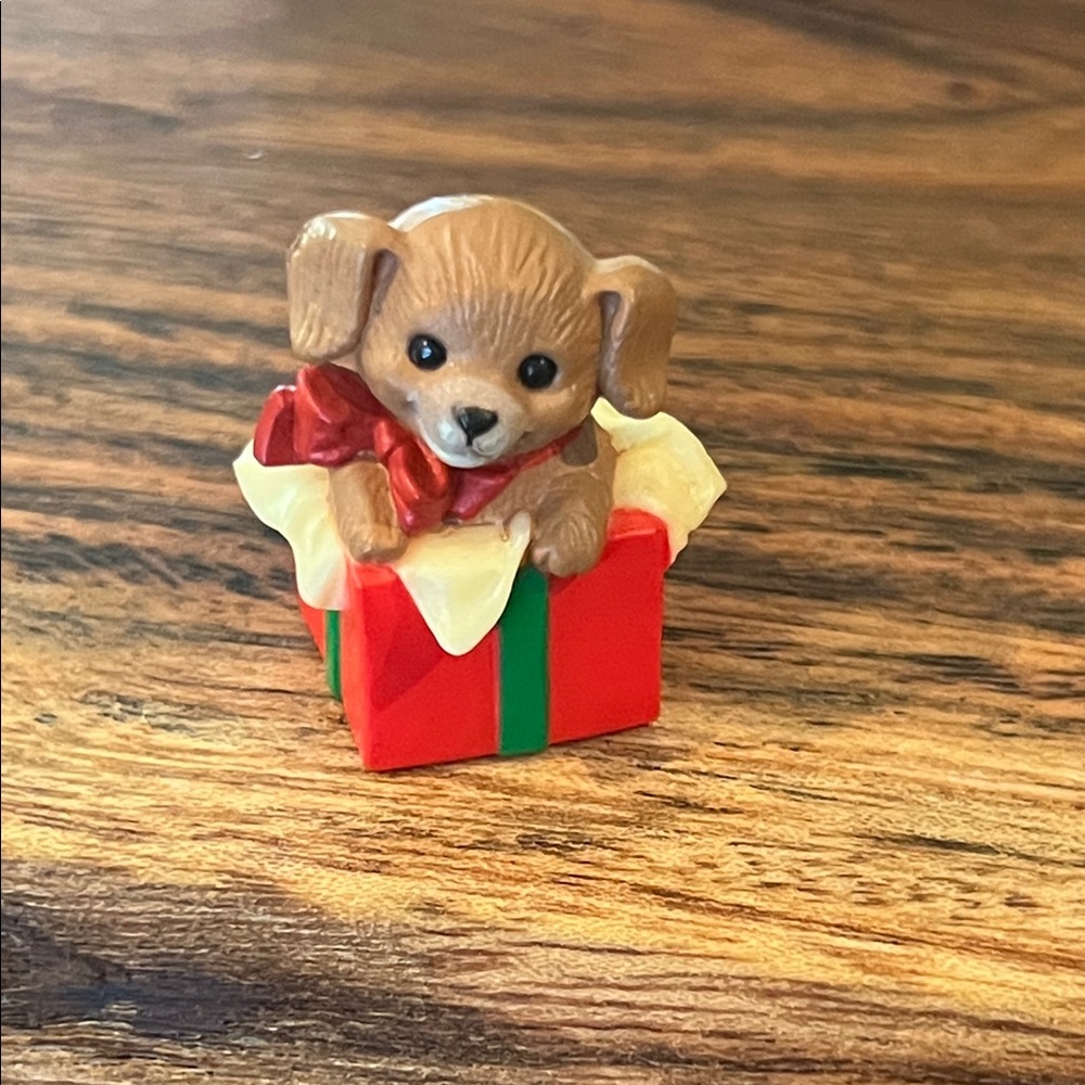 Hallmark 1984 Merry Miniatures Puppy Love Figurine